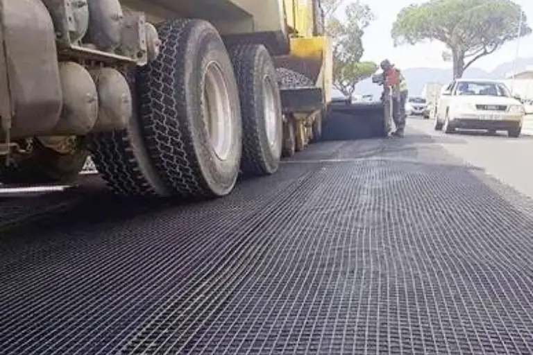 Uniaxial geogrid (Polyester)